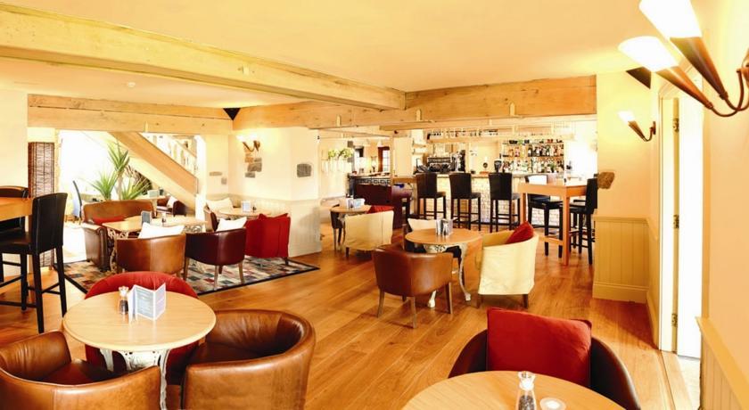The Farmhouse Hotel And Restaurant Saint Saviour Exterior foto